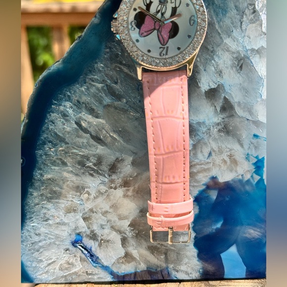 A Pink Minnie Mouse with a Pink Bow Watch - Picture 6 of 10